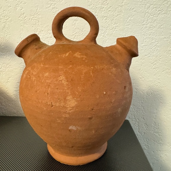 19th Century One-Handled Terracotta Urns with Aged Patina, Spain - Picture 3 of 6